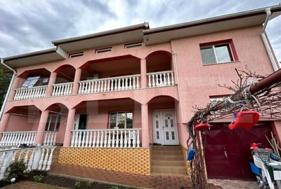 Casă cu 9 camere cu Teren 500 Mp în Central