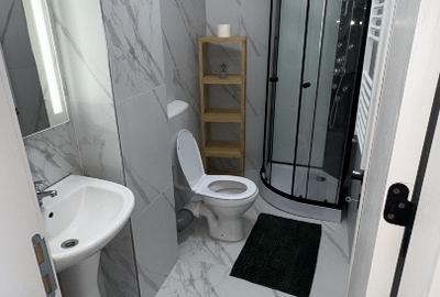 Garsonieră decomandată în Roșu