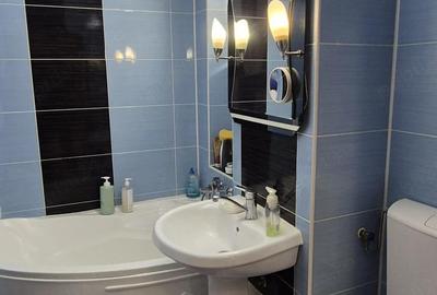 Apartament cu 4 camere decomandat în CET - 9