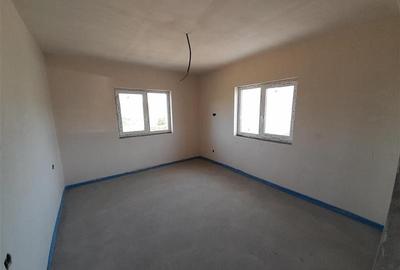 Duplex cu 4 camere cu Canalizare în Chinteni - 10