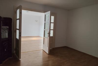 Casa 4 camere libera la vanzare zona Schei