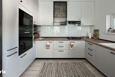 Casă cu 5 camere cu Teren 500 Mp în Corbeanca