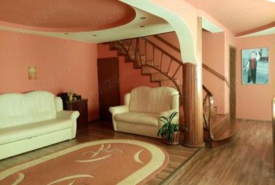 Casă cu 6 camere cu Teren 3560 Mp în Central - 9