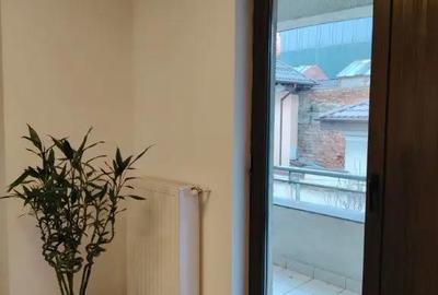 Apartament cu 3 camere decomandat în Calea Călărașilor - 2