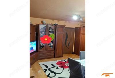 Apartament 3 camere zona Dacia etaj 2 cu centrala - 1