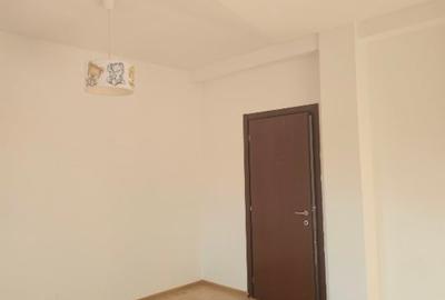 Duplex cu 4 camere cu Canalizare în Central - 3