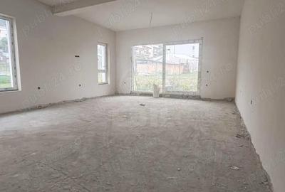 Casă cu 5 camere cu Teren 235 Mp în Central - 8