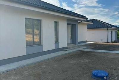 Casă cu 4 camere în Satu Nou de Jos - 5