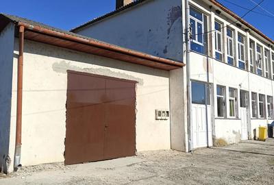 Spațiu comercial, de 60 mp, în Central - 4