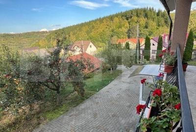 Casă cu 4 camere cu Teren 19 Mp în Central - 2