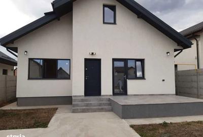 Casă cu 3 camere în Pantelimon