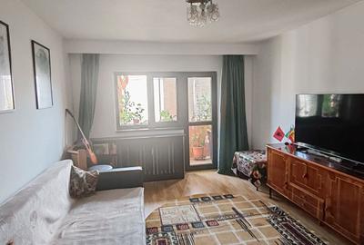 Apartament cu 3 camere decomandat în Tineretului - 1