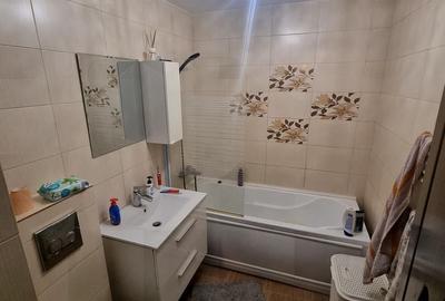 Apartament cu 4 camere decomandat, mobilat în CET - 9