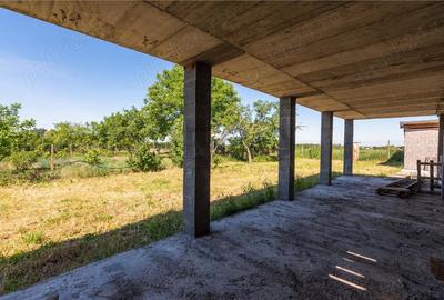 Casa veche ?i construc?ie noua - 2