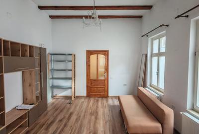Casă individuală cu 2 camere cu Canalizare în Centrul Istoric - 5