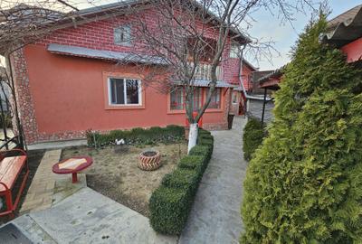 Casă cu 4 camere decomandat în Strejnicu - 3