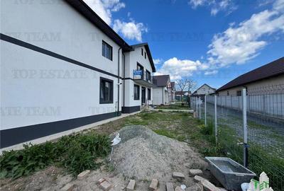 Casă cu 5 camere cu Canalizare în Lumina - 2