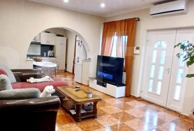 Doua case de vanzare, 263 mp, teren 800 mp, zona Iosia, in e - 3