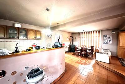 Casa la etaj pe malul Dunarii - 1