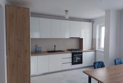 Apartament cu 2 camere decomandat în Tractorul - 2