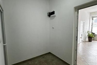 Spațiu comercial, de 40 mp, în Central - 5