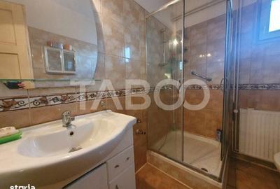 Casă cu 4 camere cu Canalizare în Central - 5