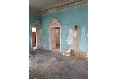 Casă individuală cu 17 camere cu Teren 566 Mp în P-ța Unirii - 5