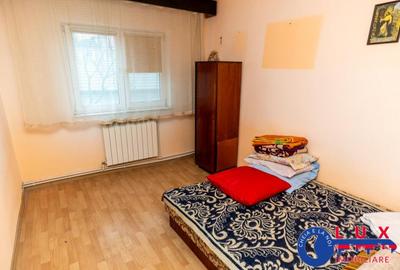 Apartament cu 3 camere decomandat în E3