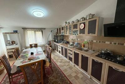 Casă cu Teren 943 Mp în Central - 2