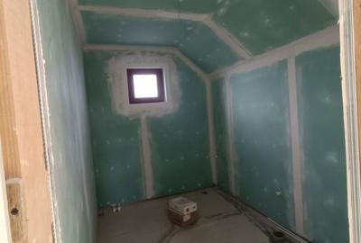 Casă cu 4 camere în Brebu