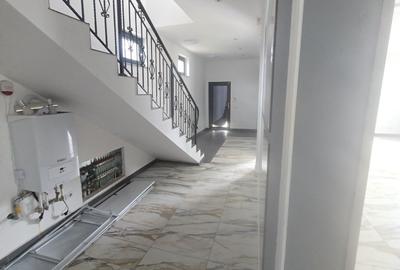 Spațiu comercial, de 160 mp, în Central - 3