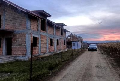 Casa cuplata (duplex spate in spate) bine construita cu predare - 2