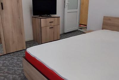 Apartament cu 3 camere, decomandat, zona Nicolina - 2
