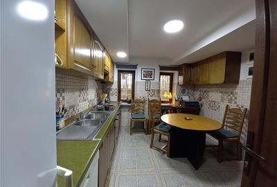Apartament cu 3 camere decomandat în Central - 1