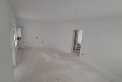 Duplex cu 4 camere cu Teren 100 Mp în Florești - 2