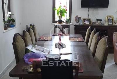 Casă cu 5 camere cu Teren 1400 Mp în Ghiroda