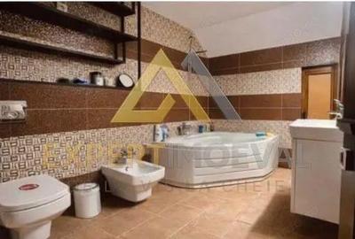 Casă cu 5 camere cu Teren 409 Mp în Central - 2