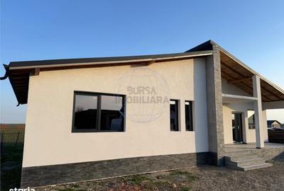 Casă cu 3 camere cu Teren 400 Mp în Central - 1