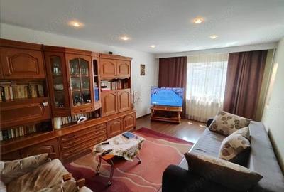 Apartament cu 3 camere decomandat în Soarelui