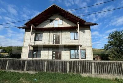 Casă cu 4 camere cu Teren 250 Mp în Central - 3