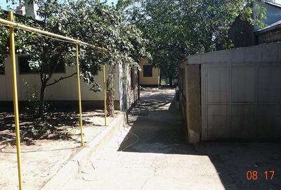 De vanzare  - casa cu 4 camere,  900 mp teren  - str. Razboieni. - 5