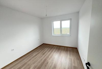 Duplex cu 4 camere cu Canalizare în Sânpetru - 3