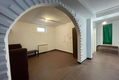 Duplex cu 9 camere cu Canalizare în Central - 12