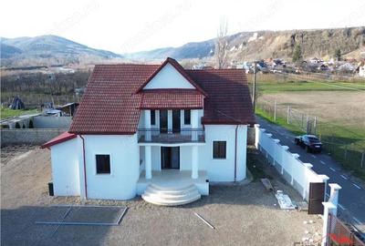 Vila deosebita Parter + Mansarda de vanzare in Odobesti - 12