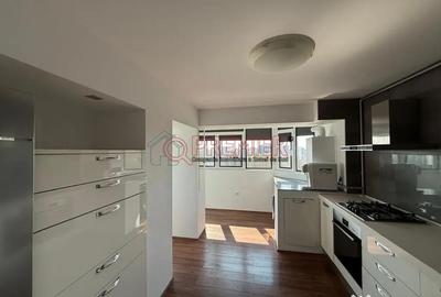 Apartament cu 3 camere semidecomandat, mobilat în Tineretului