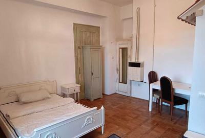 Garsonieră decomandată în Central - 2