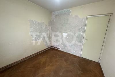 Apartament semidecomandat 2 camere balcon etaj 2 zona Negoiului - 4