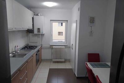 Apartament 3 camere decomandate , Parcare, Zona UMF - 5