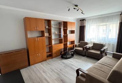 Apartament cu 3 camere de inchiriat Radauti, zona centrala ?i parcare proprie