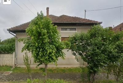 Casa de locuit in Ludus Jud. Mures, str. Policlinicii, pozitie centrala, 176 mp. - 2